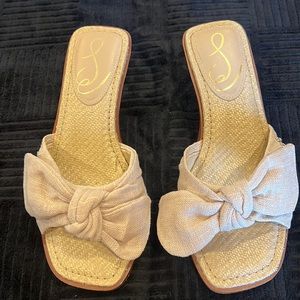 Cutest little kitten heal Sam Edelman- Size 6. Worn 3 times.